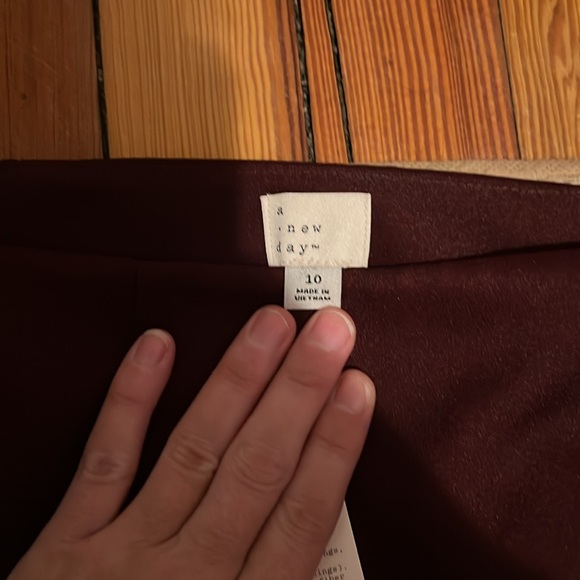 Elegant Burgundy Women's Skirt - Picture 3 of 5